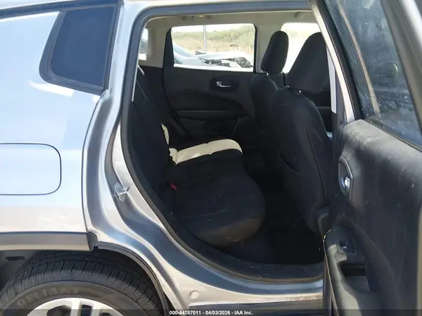 3C4NJDAB1JT261779 2018 JEEP COMPASS - Image 8