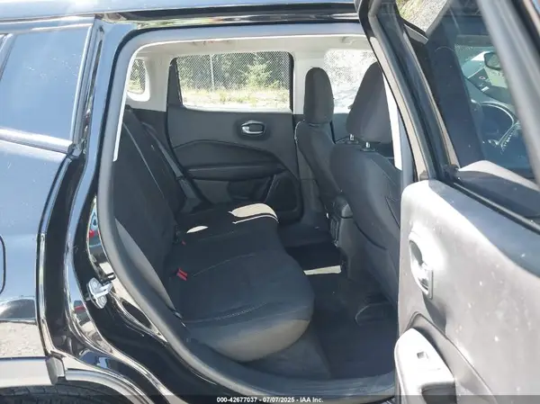 3C4NJDAB1JT261863 2018 JEEP COMPASS - Image 8