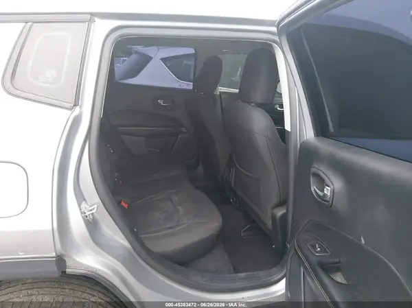 3C4NJDAB1JT272765 2018 JEEP COMPASS - Image 8