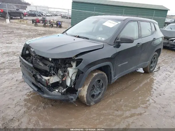 3C4NJDAB1JT398379 2018 JEEP COMPASS - Image 2