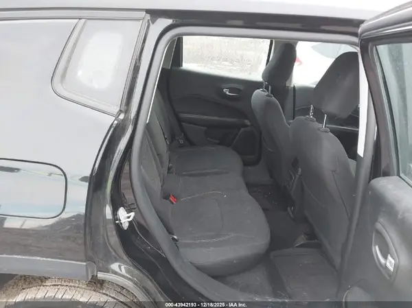 3C4NJDAB1JT398379 2018 JEEP COMPASS - Image 8