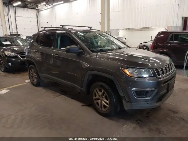 3C4NJDAB1JT492665 2018 JEEP COMPASS - Image 1