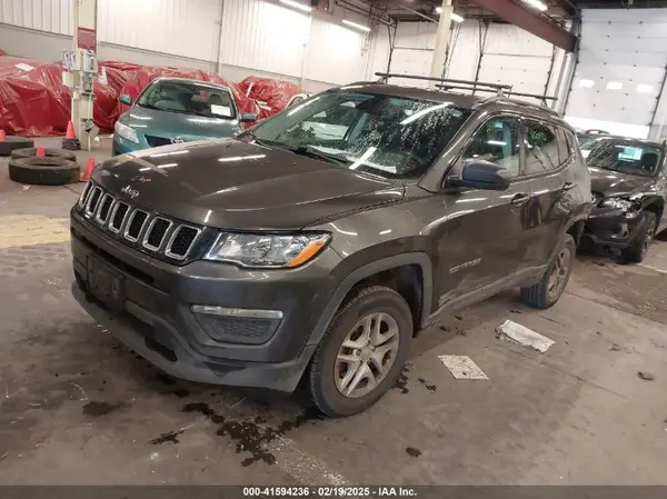 3C4NJDAB1JT492665 2018 JEEP COMPASS - Image 2