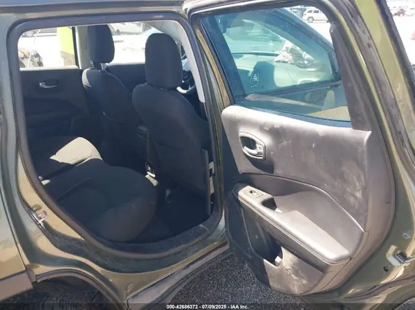3C4NJDAB1KT599782 2019 JEEP COMPASS - Image 8