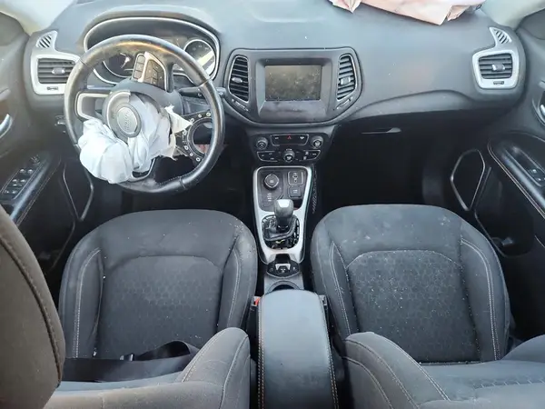 3C4NJDAB1KT689269 2019 JEEP COMPASS - Image 8