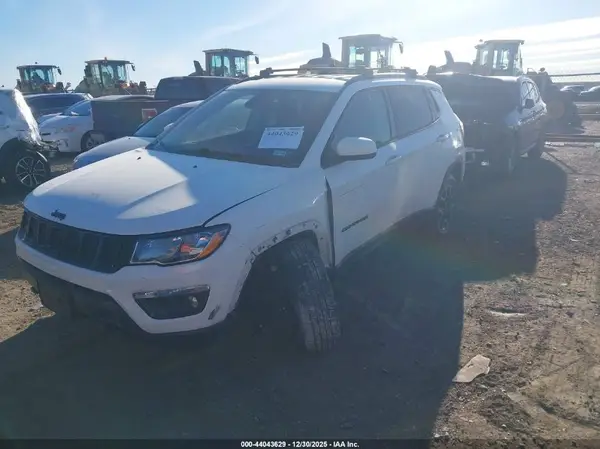 3C4NJDAB1KT703722 2019 JEEP COMPASS - Image 2