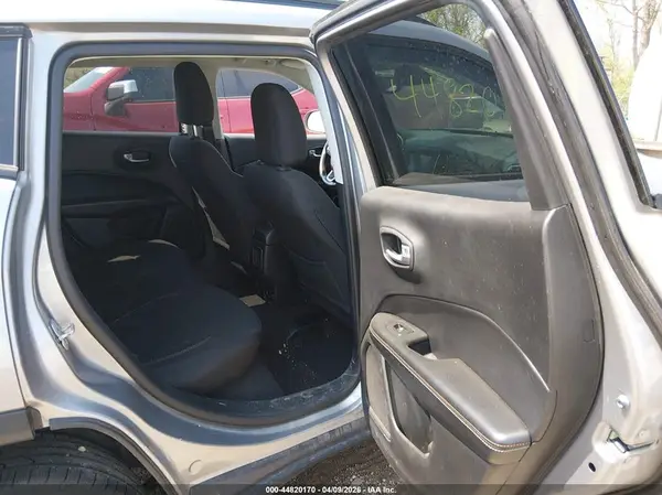 3C4NJDAB2JT100972 2018 JEEP COMPASS - Image 8