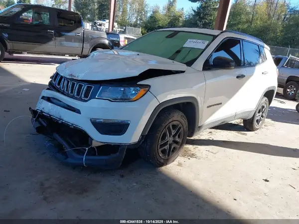 3C4NJDAB2JT223249 2018 JEEP COMPASS - Image 2