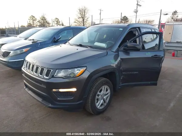 3C4NJDAB2JT232677 2018 JEEP COMPASS - Image 2