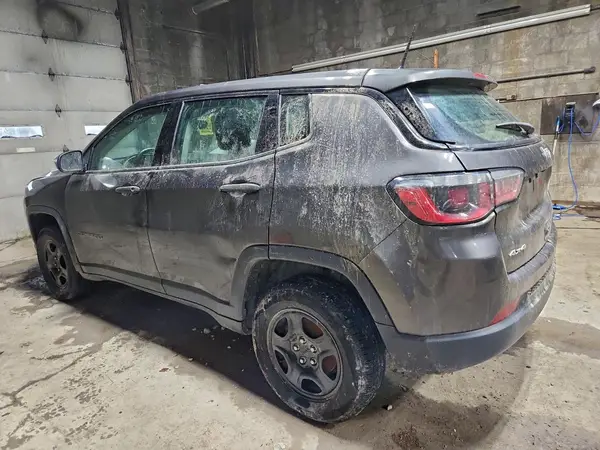 3C4NJDAB2JT492352 2018 JEEP COMPASS - Image 2