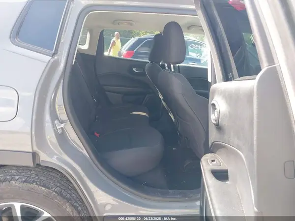 3C4NJDAB2KT781328 2019 JEEP COMPASS - Image 8