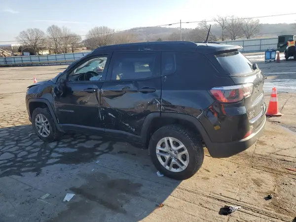 3C4NJDAB3JT117621 2018 JEEP COMPASS - Image 2