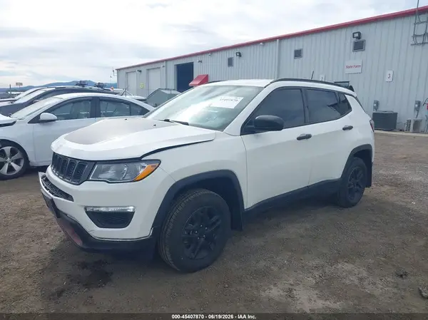 3C4NJDAB3JT131762 2018 JEEP COMPASS - Image 2