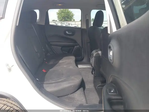 3C4NJDAB3JT131762 2018 JEEP COMPASS - Image 8