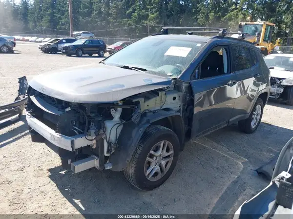 3C4NJDAB3JT176569 2018 JEEP COMPASS - Image 2