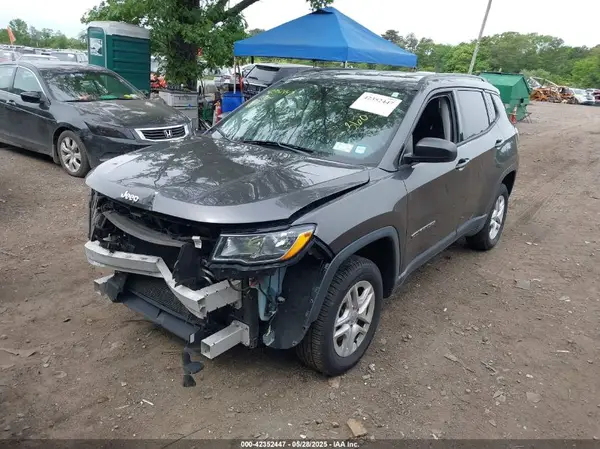 3C4NJDAB3JT230260 2018 JEEP COMPASS - Image 2