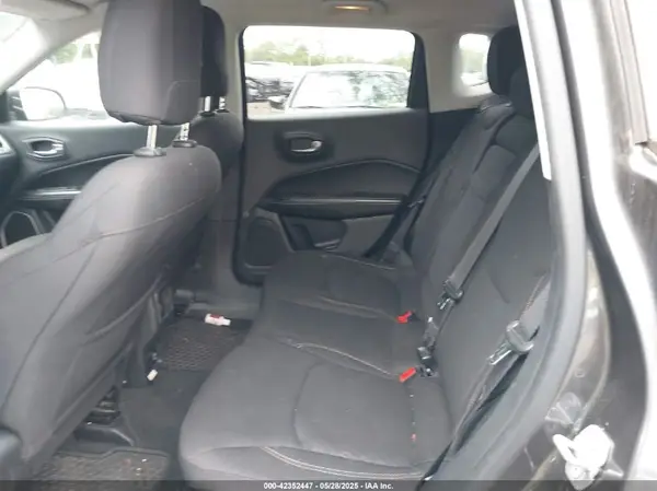 3C4NJDAB3JT230260 2018 JEEP COMPASS - Image 8