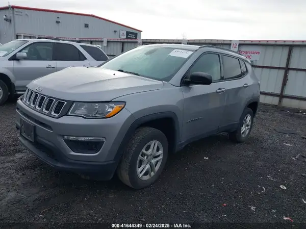 3C4NJDAB3JT339124 2018 JEEP COMPASS - Image 2