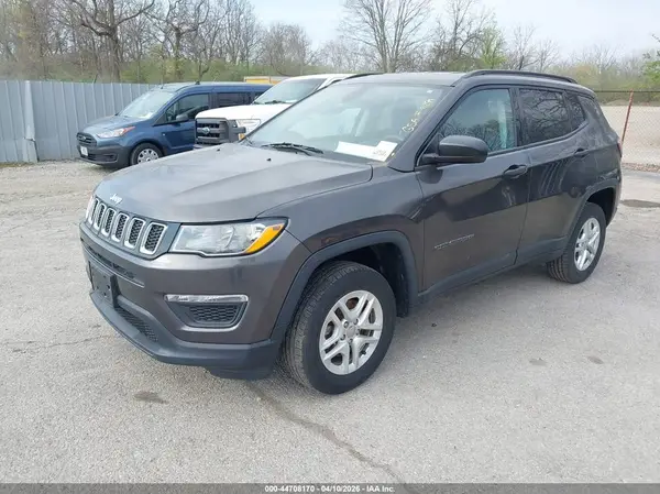 3C4NJDAB3JT392261 2018 JEEP COMPASS - Image 2