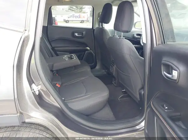 3C4NJDAB3JT392261 2018 JEEP COMPASS - Image 8
