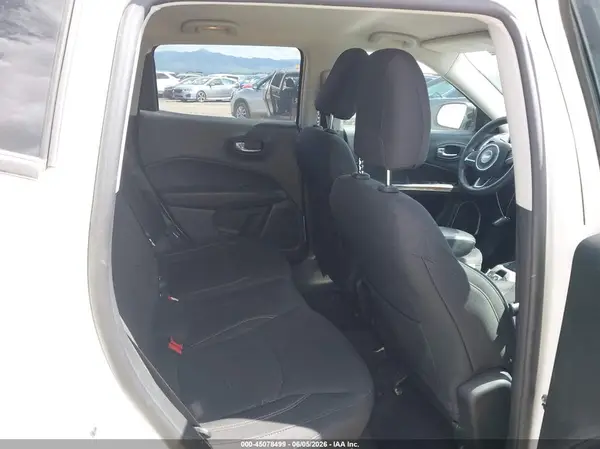 3C4NJDAB3JT392275 2018 JEEP COMPASS - Image 8