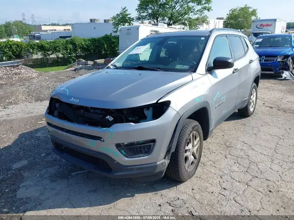 3C4NJDAB4JT100231 2018 JEEP COMPASS - Image 2
