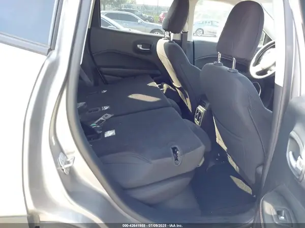 3C4NJDAB4JT100231 2018 JEEP COMPASS - Image 8