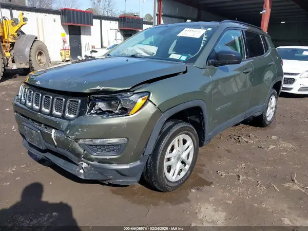 3C4NJDAB4JT127039 2018 JEEP COMPASS - Image 2