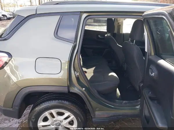 3C4NJDAB4JT127039 2018 JEEP COMPASS - Image 8
