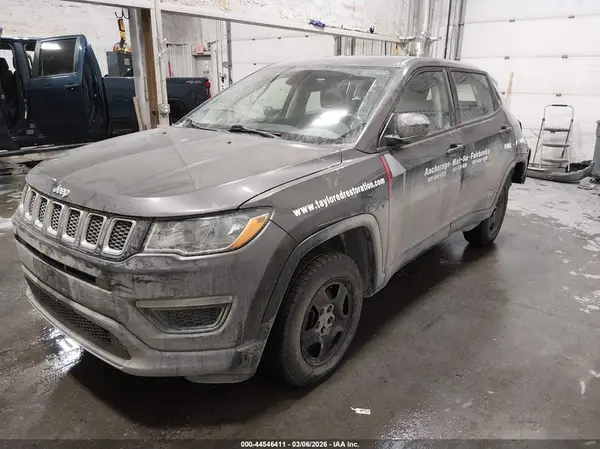 3C4NJDAB4JT135206 2018 JEEP COMPASS - Image 2