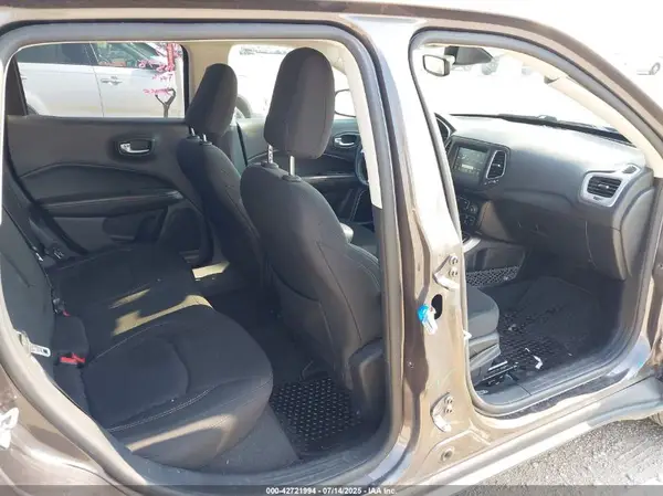 3C4NJDAB4JT180095 2018 JEEP COMPASS - Image 8