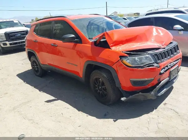 3C4NJDAB4JT213418 2018 JEEP COMPASS - Image 1