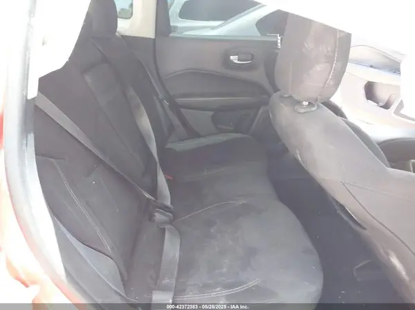 3C4NJDAB4JT213418 2018 JEEP COMPASS - Image 8