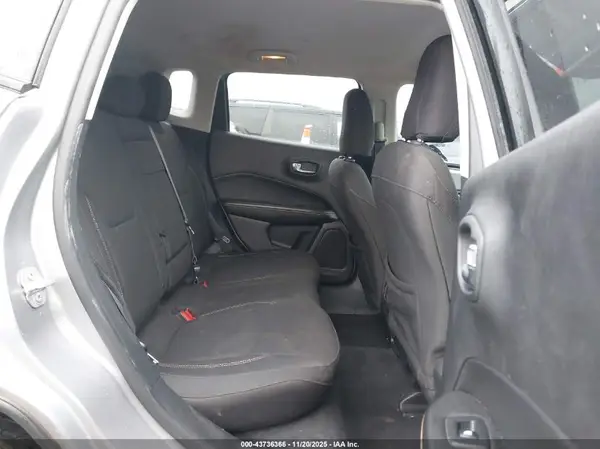 3C4NJDAB4JT230266 2018 JEEP COMPASS - Image 8