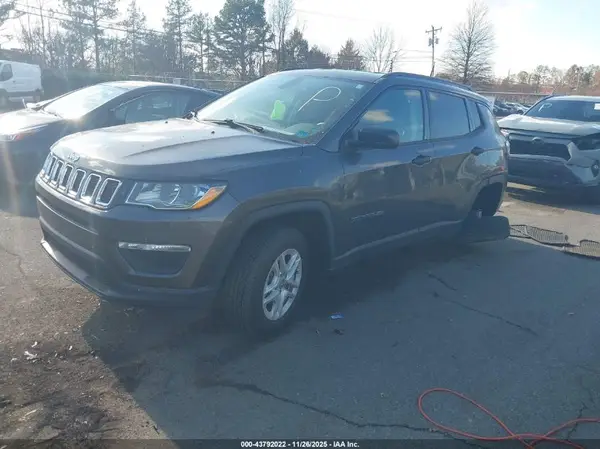 3C4NJDAB4JT232678 2018 JEEP COMPASS - Image 2