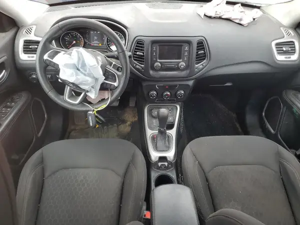3C4NJDAB4JT261792 2018 JEEP COMPASS - Image 8