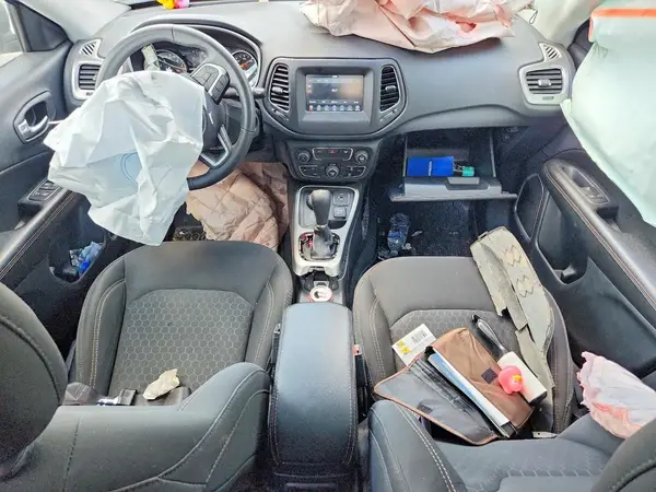 3C4NJDAB4KT598738 2019 JEEP COMPASS - Image 8