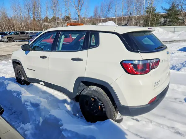 3C4NJDAB4KT650580 2019 JEEP COMPASS - Image 2