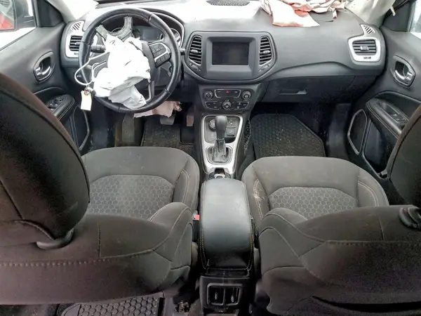 3C4NJDAB4LT137945 2020 JEEP COMPASS - Image 8