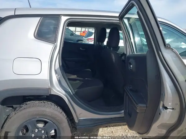 3C4NJDAB4LT256661 2020 JEEP COMPASS - Image 8
