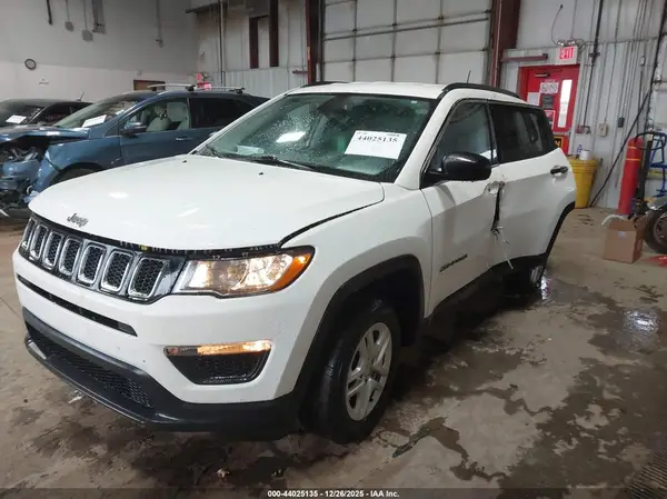 3C4NJDAB4MT525386 2021 JEEP COMPASS - Image 2