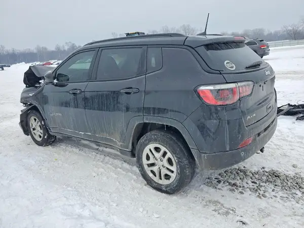 3C4NJDAB5JT113697 2018 JEEP COMPASS - Image 2