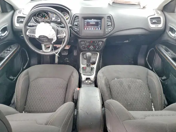3C4NJDAB5JT113697 2018 JEEP COMPASS - Image 8
