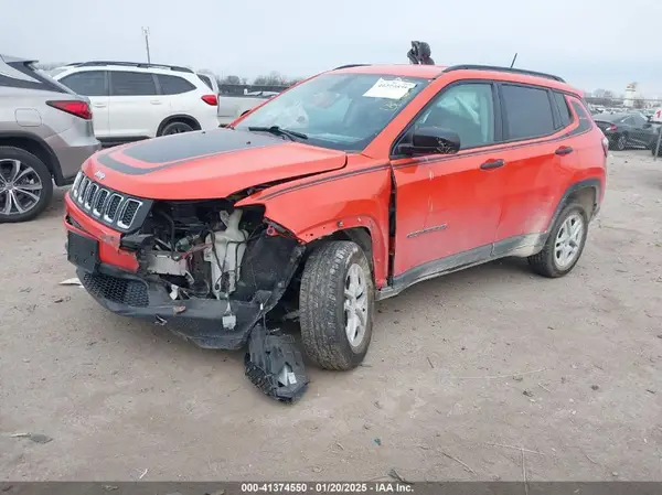 3C4NJDAB5JT136087 2018 JEEP COMPASS - Image 2