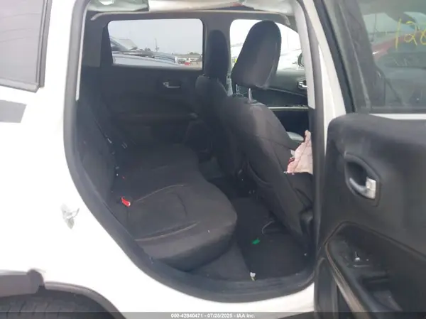 3C4NJDAB5JT180039 2018 JEEP COMPASS - Image 8