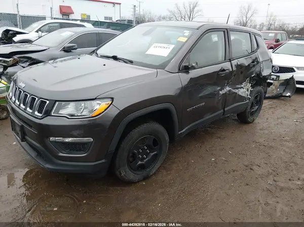 3C4NJDAB5JT185418 2018 JEEP COMPASS - Image 2