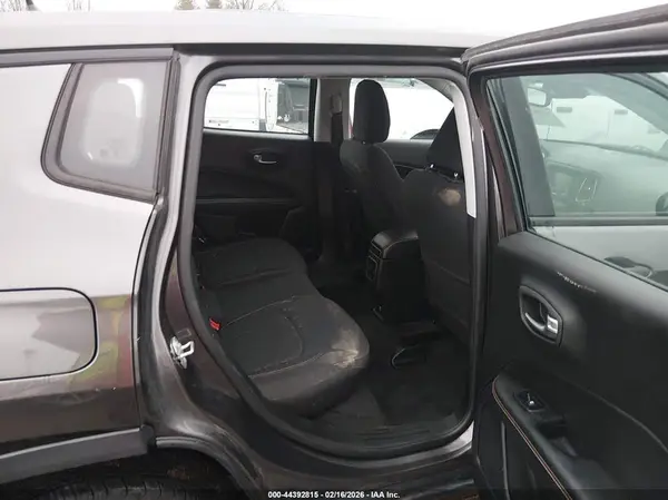 3C4NJDAB5JT185418 2018 JEEP COMPASS - Image 8