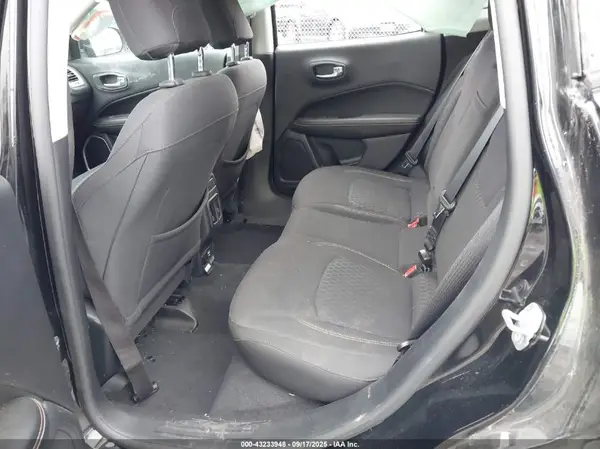 3C4NJDAB5JT256830 2018 JEEP COMPASS - Image 8