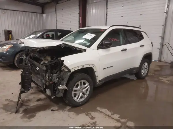 3C4NJDAB5JT261459 2018 JEEP COMPASS - Image 2