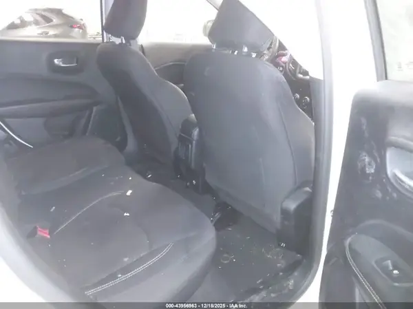 3C4NJDAB5JT261459 2018 JEEP COMPASS - Image 8